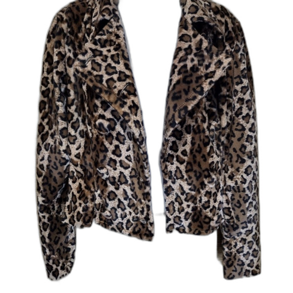 Faux Leopard Animal Print Button-Down Jacket by Stella USA Spots Cozy Soft - Picture 1 of 16